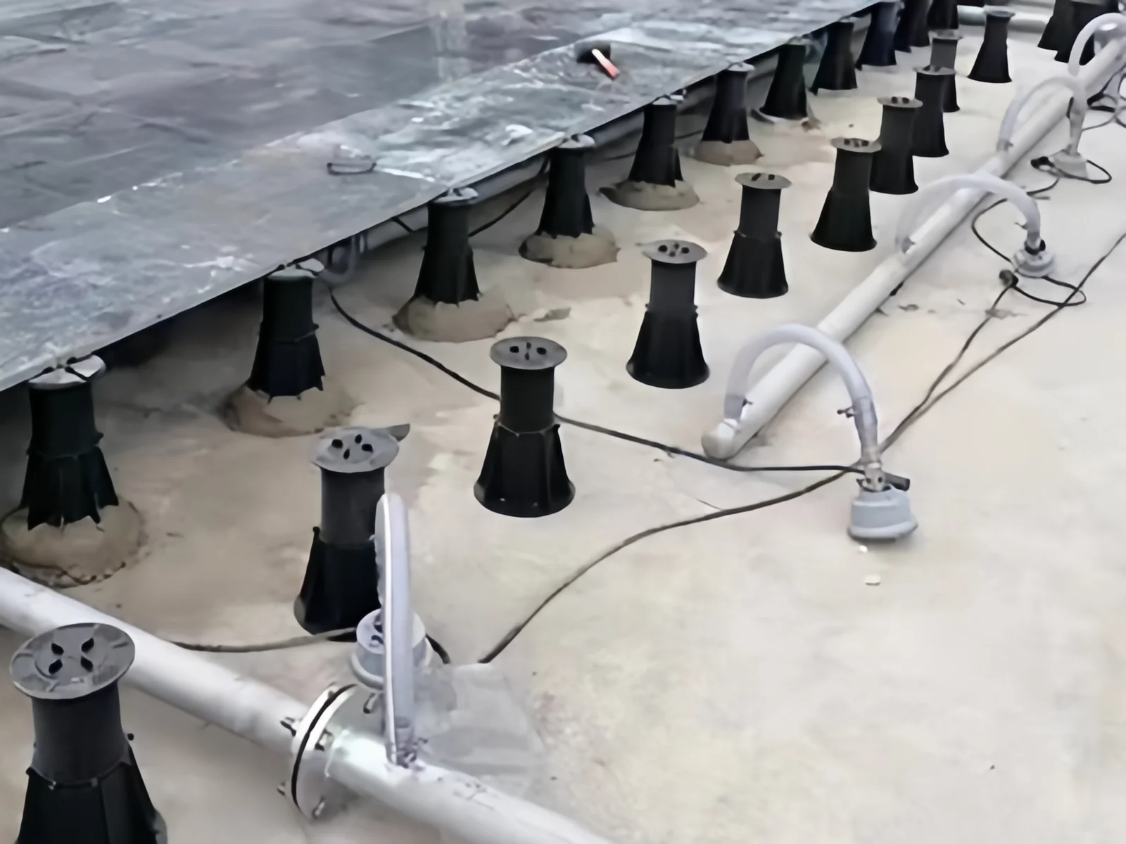 What are the main applications of adjustable pedestals?