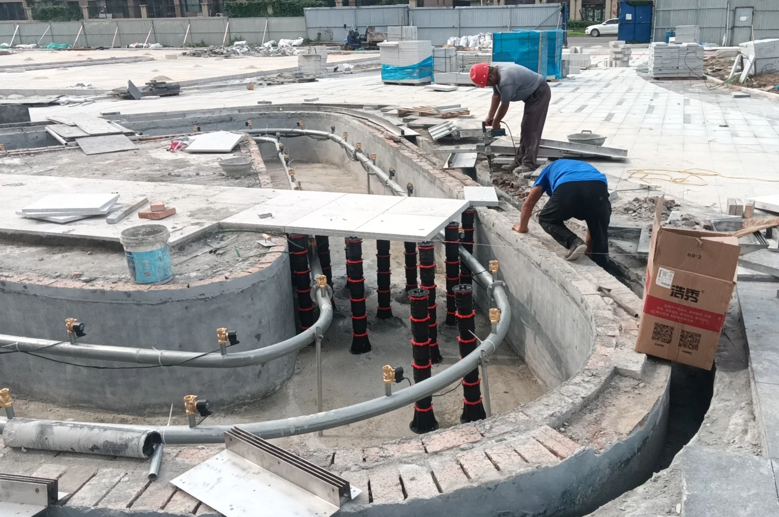 Water feature installation on adjustable pedestals